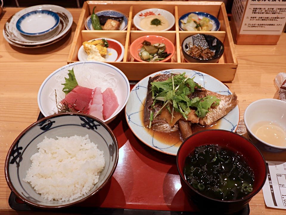 梅田 海鮮料理 魚屋スタンドふじこ